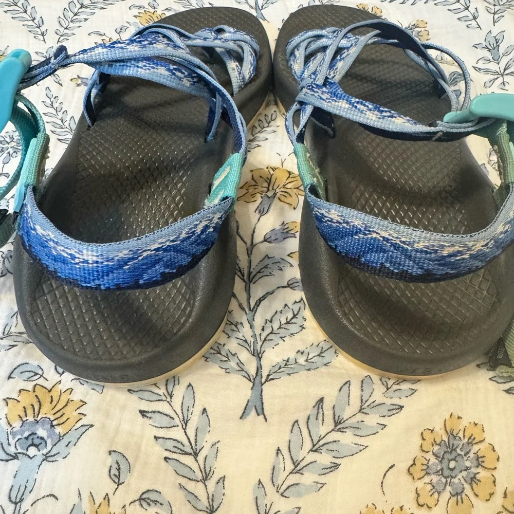 Custom Women's Chacos - Picture 4 of 6
